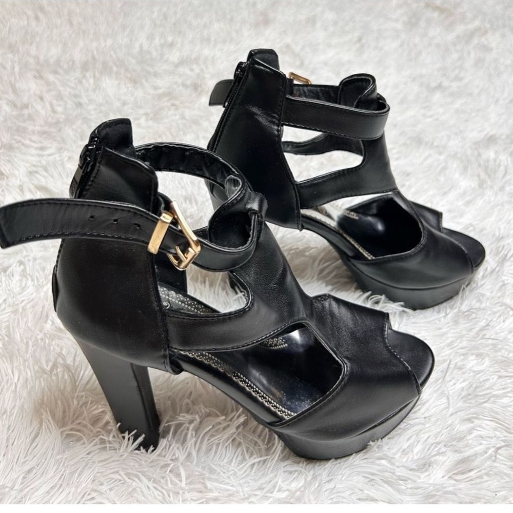 Jinpin Black Ankle Buckle Heels Size 8
